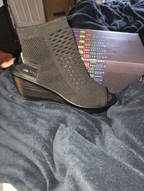 bernie mev. Black Knit Peep-Toe Wedge Bootie US 7